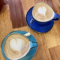 Two mugs with latte art.